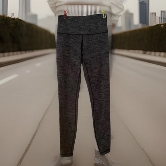 Lululemon  Hi-Rise Leggings Womens Size 6 Black Gray  Super Compressing Fancy - Picture 1 of 5